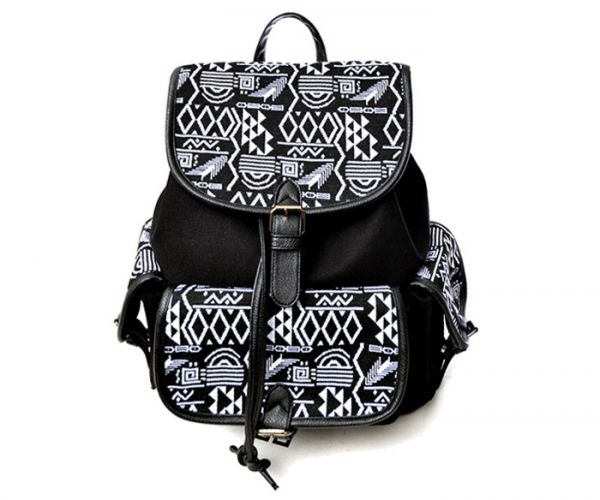 Mochila étnica preta e branca