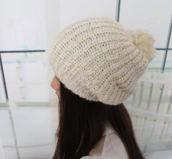 Gorro de Lã Bege com Bola